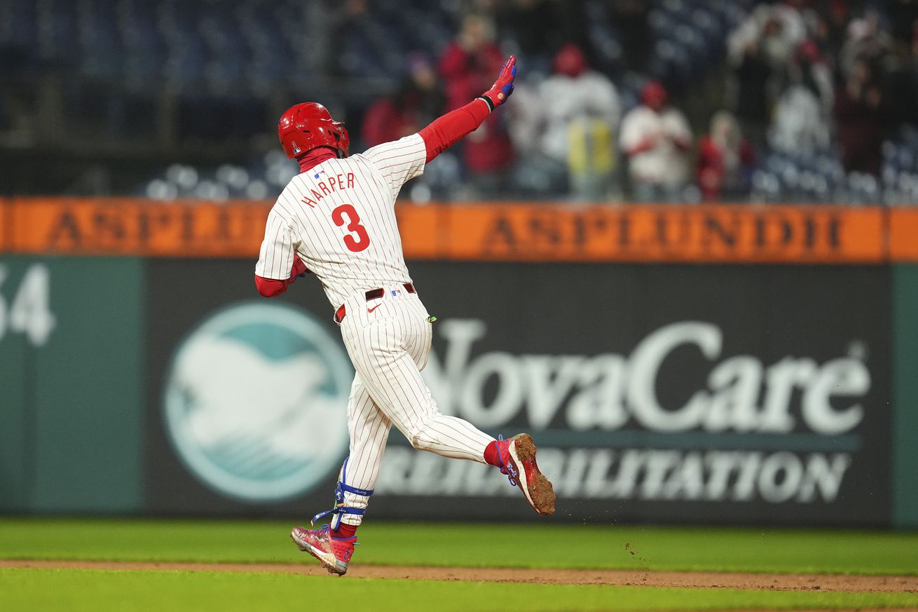 Cincinnati Reds v Philadelphia Phillies