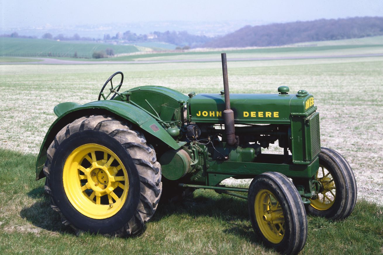 John Deere tractor, GW model, 1948.