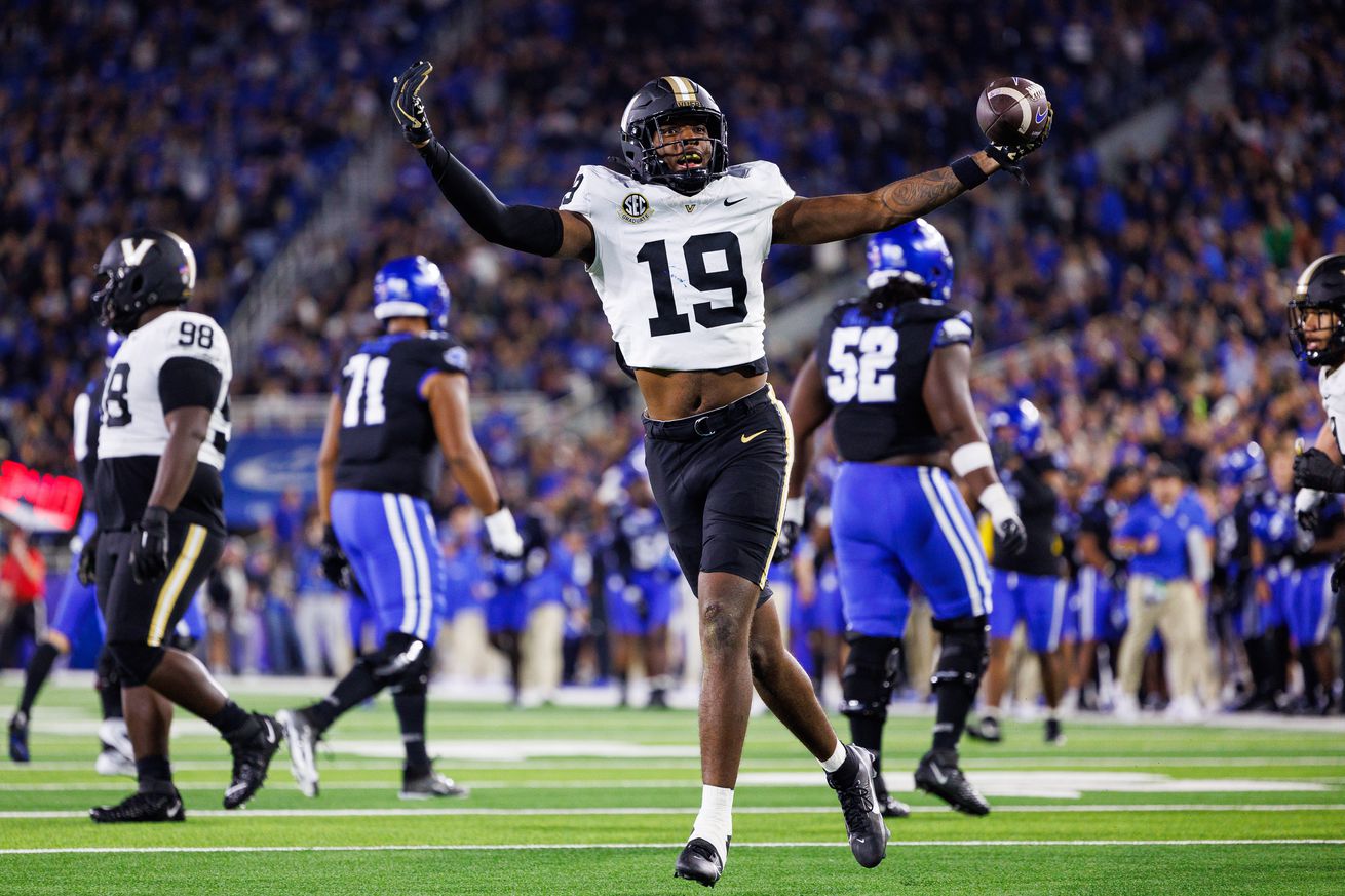 NCAA Football: Vanderbilt at Kentucky