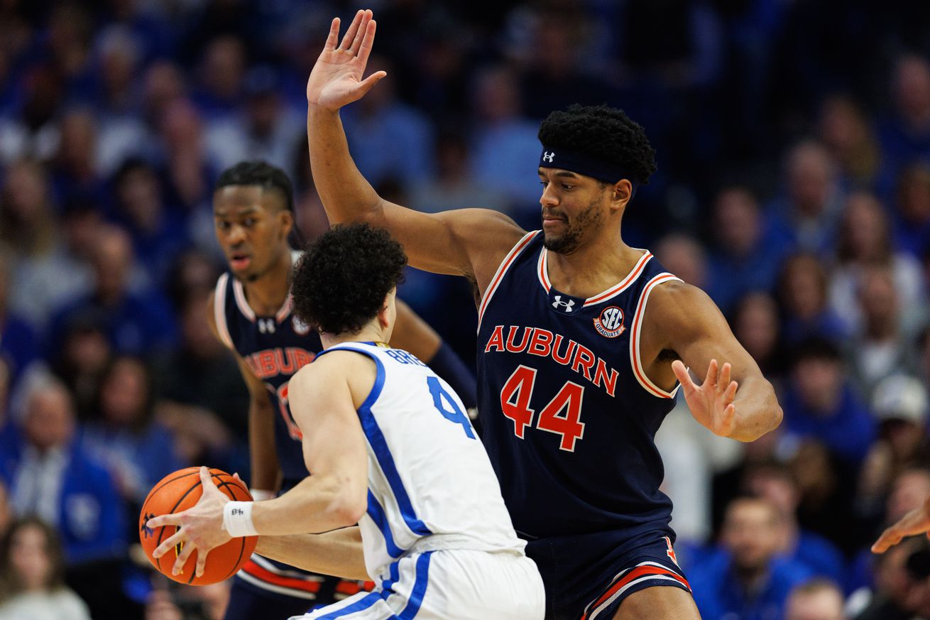 NCAA Basketball: Auburn at Kentucky