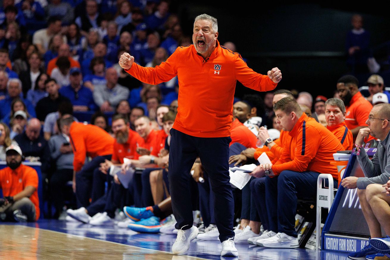 NCAA Basketball: Auburn at Kentucky